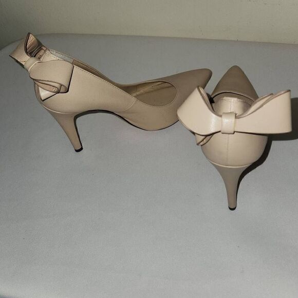 Neiman Marcus Nude Point Toe Pump, Sz. 10 NWOT - Picture 5 of 6